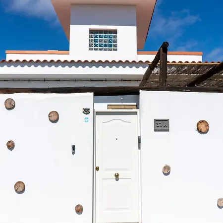 Villa Dejablue. Rural Junto Al Mar Y La Montana